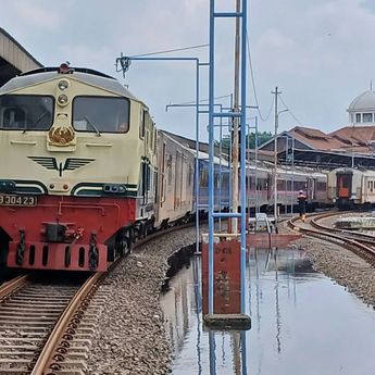 KAI Lakukan Rekayasa Perjalanan KA Akibat Banjir di Semarang