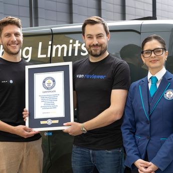 Kia PV5 Cargo Raih Rekor Dunia, Tempuh 693,38 Km Sekali Cas dengan Muatan Penuh