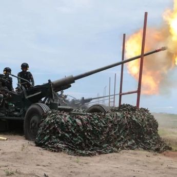 KSAD Jenderal Maruli Tembak Jatuh “Pesawat Musuh” saat Latihan Arhanud