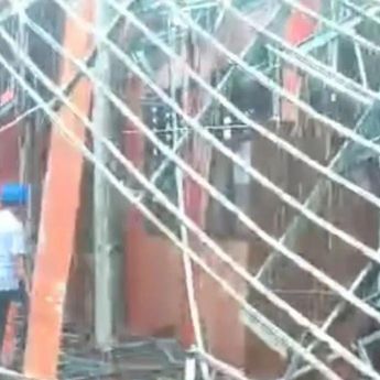 Bangunan SMKN 1 Gunung Putri Ambruk Diterjang Hujan Deras, 44 Siswa Terluka