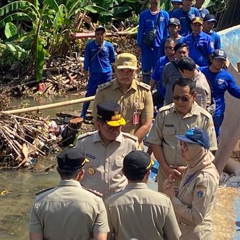 Pramono Datangi Tanggul Baswedan yang Jebol di Jaksel