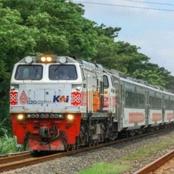 Kereta Hantam Mobil dan Motor di Sleman Gegara Palang Pintu Tak Menutup, 3 Orang Tewas