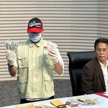 KPK Sita 9.000 Pound Sterling dan 3.000 Dolar AS dari Rumah Gubernur Riau