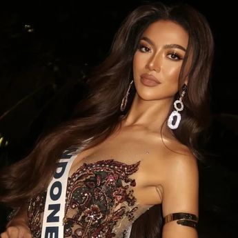 Sanly Liu Kenakan Kebaya Motif Garuda di Pembukaan Miss Universe 2025