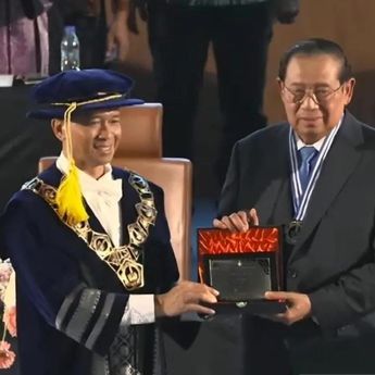 ITS Anugerahkan Penghargaan 10 November kepada Presiden ke-6 RI SBY