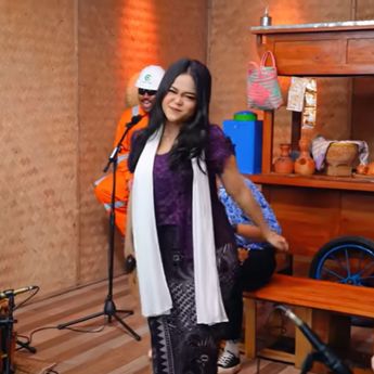 Kalia Siska Hebohkan Program Soundcore Lewat Lagu Stecu