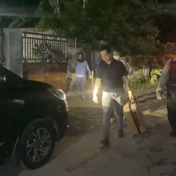 KPK Geledah Rumah Kerabat Bupati Ponorogo di Desa Ngunut