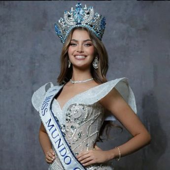 Miss World Chile Guncang Panggung, Nyanyi Death Metal di Tengah Gaun Glamor