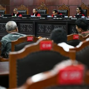 MK: Polisi yang Duduki Jabatan Sipil Wajib Mundur atau Pensiun