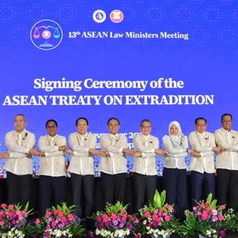 Menkum Supratman Teken Perjanjian Ekstradisi ASEAN dalam ALAWMM Ke-13
