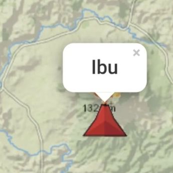 Badan Geologi: Gunung Ibu Erupsi pada Sabtu Tengah Malam