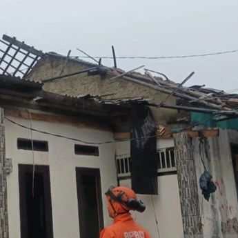 Puluhan Rumah Rusak Diterjang Angin Kencang di Kabupaten Bogor