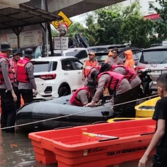 Hujan Lebat Rendam Pondok Karya Jaksel, Ketinggian Air hingga 80 Cm