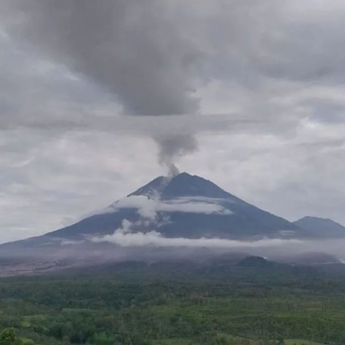 Gunung Semeru Catat Puluhan Gempa Guguran dan Letusan, PVMBG Keluarkan Peringatan Level IV