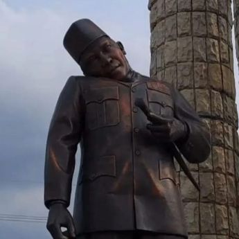 Pemkab Indramayu Perbaiki Patung Soekarno yang Rusak