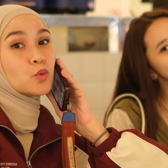 Zaskia Mecca Kena Tegur Guru Gegara Rok Anaknya Terlalu Pendek