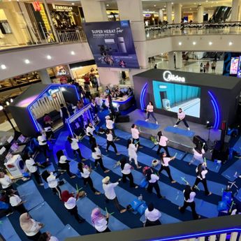 Project Pop dan LIza Natalia Ramaikan Roadshow Midea Super Hebat di Kelapa Gading