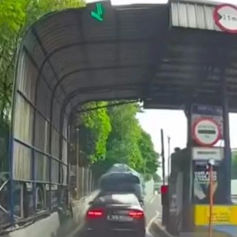 Sopir Mobil Mewah Penerobos Gerbang Tol Ternyata Alami Depresi