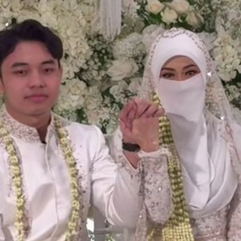 Fiki Naki Resmi Menikah dengan Tinandrose
