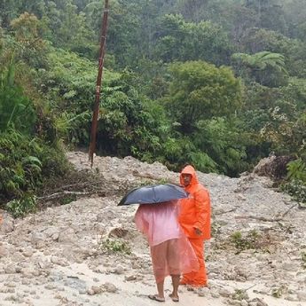 Tebing Runtuh, Jalan Nasional Padangsidimpuan–Medan Terputus Total