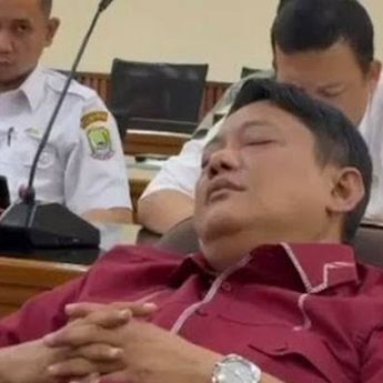 Viral Video Dirut BUMD Bekasi Tidur Pulas Saat Rapat