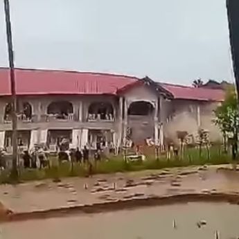 Detik-detik Ponpes Dayah di Bireuen Aceh Roboh, Tergerus Air Sungai Batee Iliek