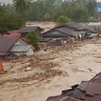Jembatan Darurat Bagi Warga Terisolasi di Tapanuli Selatan