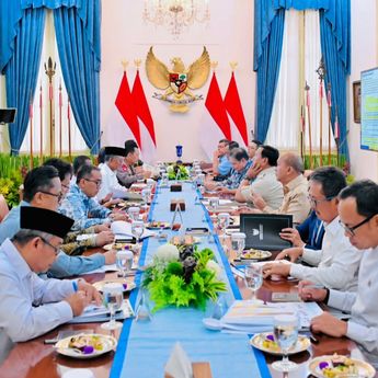 Seskab Teddy: Prabowo Instruksikan Semua Sektor Bergerak Cepat Tangani Bencana di Sumatera