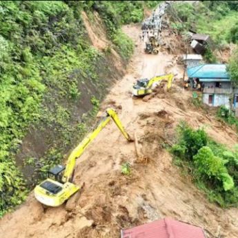 Penampakan Longsor di Tapanuli Utara, Jalan Terputus dan Rumah Tertimbun
