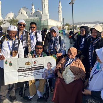 Kapolri Berangkatkan Umrah Guru Madrasah Disabilitas dan Tukang Mandikan Jenazah