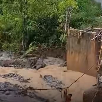 Penampakan Jembatan Penghubung Tapteng–Tapsel Ambruk Diterjang Banjir, Ribuan Warga Terisolasi