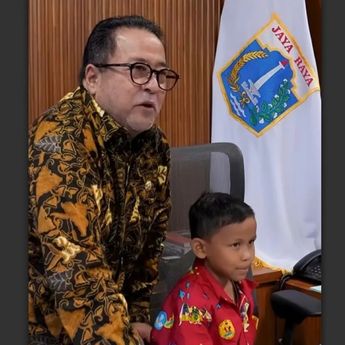 Rano Karno Temui Hafitar, Siswa SD Viral yang Naik Kereta Sendirian ke Sekolah