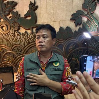 Kemenhut Telusuri Sumber Kayu Gelondongan yang Terbawa Banjir di Sumatera