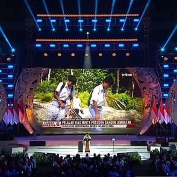 Prabowo Putar Video Siswa Seberangi Sungai: Koruptor Lihat Ini!