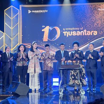 Momen Tiup Lilin Meriahkan Perayaan 1 Dekade Nusantara TV di Malam Anugerah Bakti Nusantara