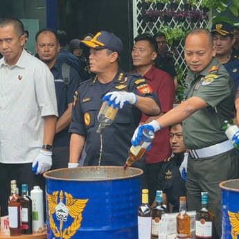 Bea Cukai Musnahkan 13,4 Juta Batang Rokok dan 19 Ribu Botol Miras Ilegal