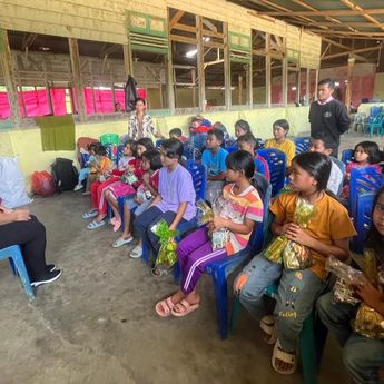 Polri Beri Trauma Healing ke Anak-anak Korban Bencana Sumatra