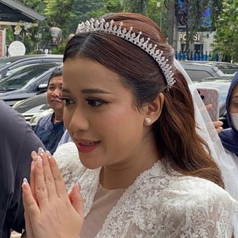 Brisia Jodie dan Jonathan Alden Menikah di Katedral