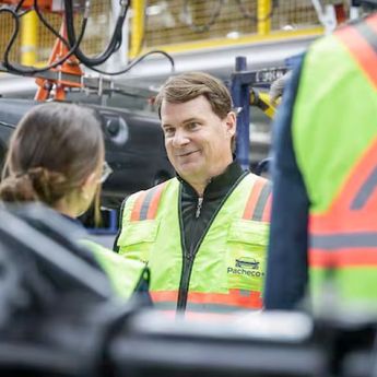 CEO Ford Puji Pengalaman Jajal Mobil Listrik Xiaomi SU7, Disebut sebagai "Apple dari China"