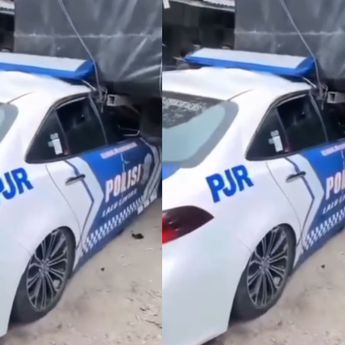 VIDEO: Mobil Polisi Ringsek Hantam Bokong Truk Tronton