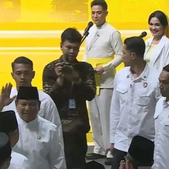 Prabowo–Gibran Kompak Berkoko Putih Saat Hadiri Puncak HUT ke-61 Golkar