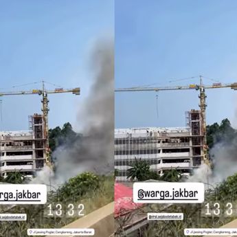 Rumah Warga di Pesing Kebakaran Hebat Siang Ini