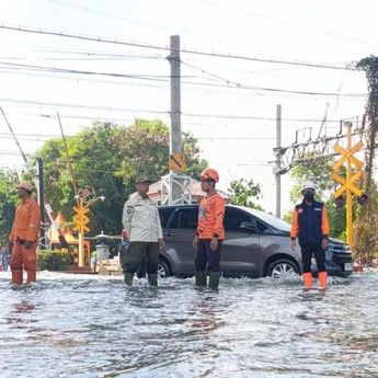 BPBD: Ketinggian Banjir Rob di Jalan RE Martadinata Terus Meningkat