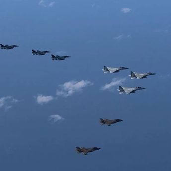 Jet Tempur China Kunci Radar Pada F-15 Jepang Dua Kali di Langit Okinawa