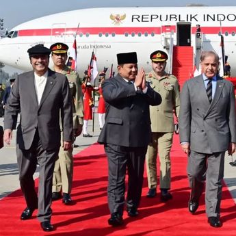 Tiba di Pakistan, Prabowo Disambut Hangat Presiden Asif Ali Zardari