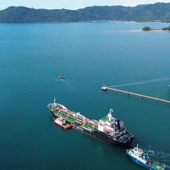 Non Stop, Kapal Tanker Pertamina Antarkan Energi dan Harapan ke Sumatera!