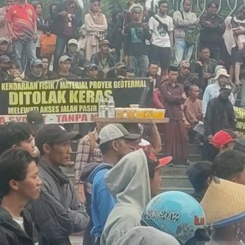Warga Kaki Gunung Gede–Pangrango Geruduk Kantor Bupati, Tuntut Janji Tolak Geothermal