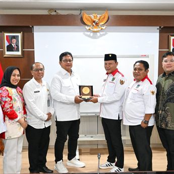 Audiensi APDESI Merah-Putih, Wamen Viva Yoga Ajak Perkuat Kolaborasi untuk Pemberdayaan Desa Transmigrasi