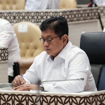 Rapat Kerja dengan DPR, Wamen Viva Yoga: Komisi V Dukung Penguatan dan Pengembangan Kawasan Transmigrasi