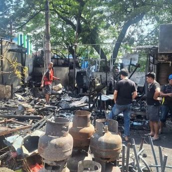 9 Kios dan 8 Kendaraan Hangus Terbakar dalam Insiden Pengeroyokan di Kalibata